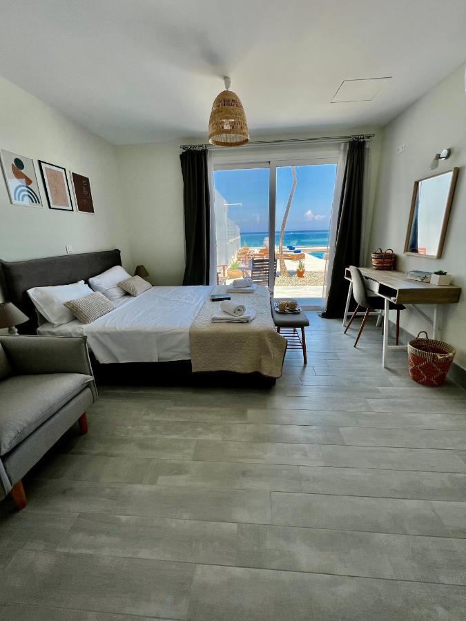 Vaso Beach Front Villa Lalyssos Eksteriør billede