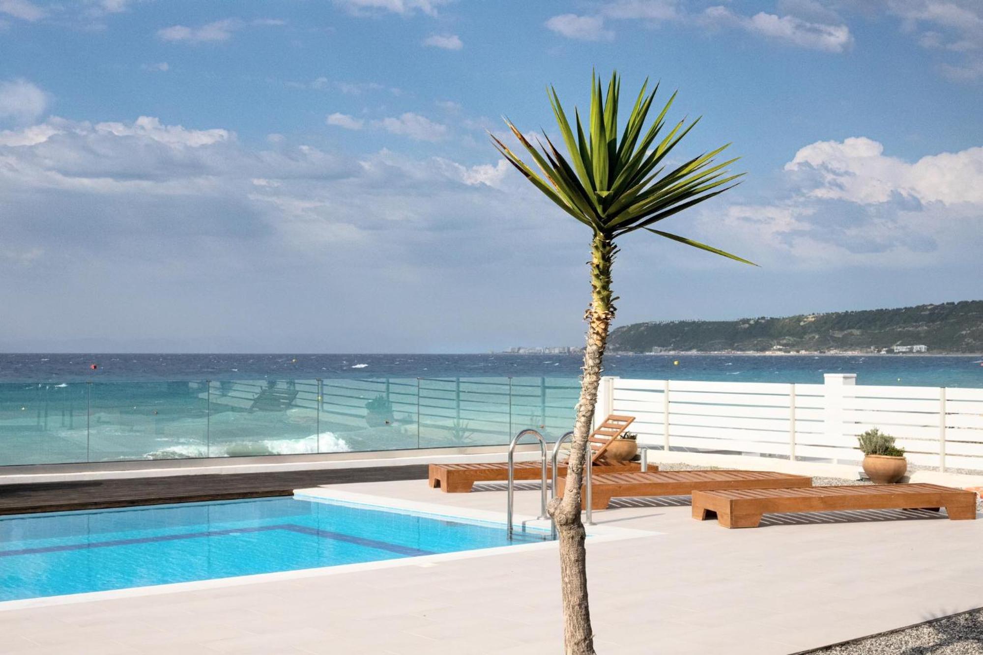 Vaso Beach Front Villa Lalyssos Eksteriør billede